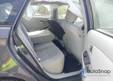 2015 Toyota Prius Two z USA, uszkodzony, nr VIN JTDKN3DU0F1975190